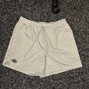 Under Armour Men's Light Gray Athletic Shorts